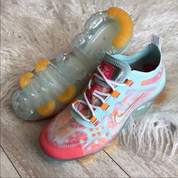 NWT Nike Air Vapormax Flyknit - Picture 3 of 8